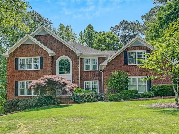 520 Mountainbrooke Cir, Stone Mountain, GA 30087