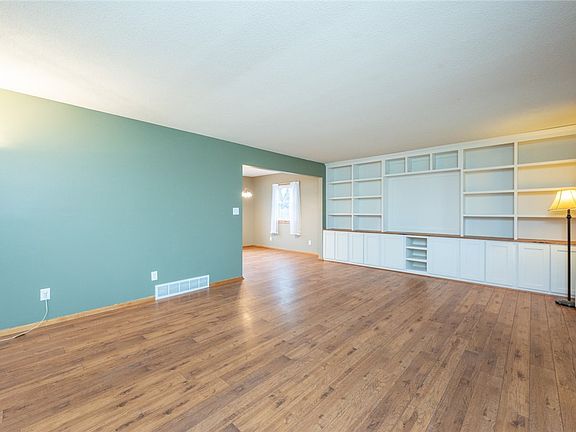5th image of 540 NE Plum Ave