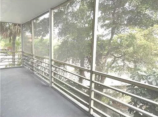 Royal Oaks Condo — Photo 3