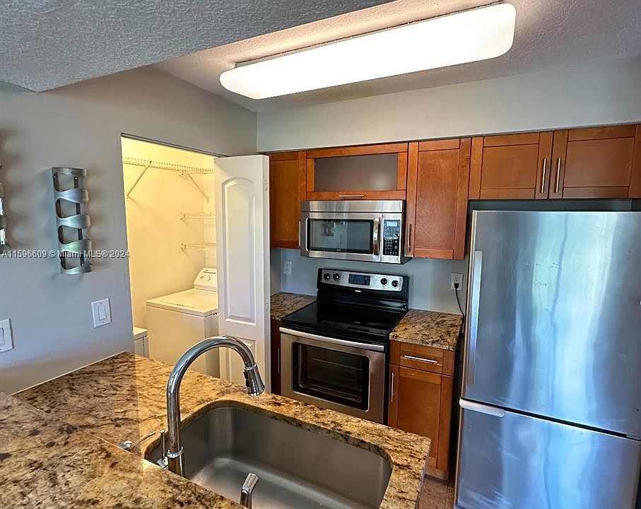 1st image of 1239 SW 46th Ave APT 911