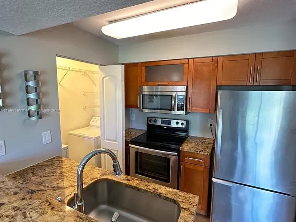 1239 SW 46th Ave APT 911, Pompano Beach, FL 33069
