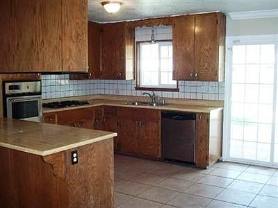 2nd image of 16143 Cambridge Dr