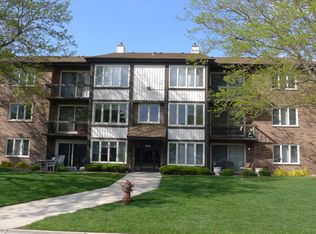 4948 Circle Ct APT 711, Midlothian, IL 60445