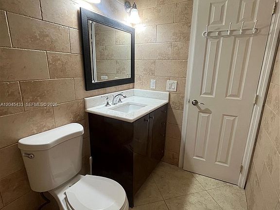 4th image of 3923 NE 166th St #N-106