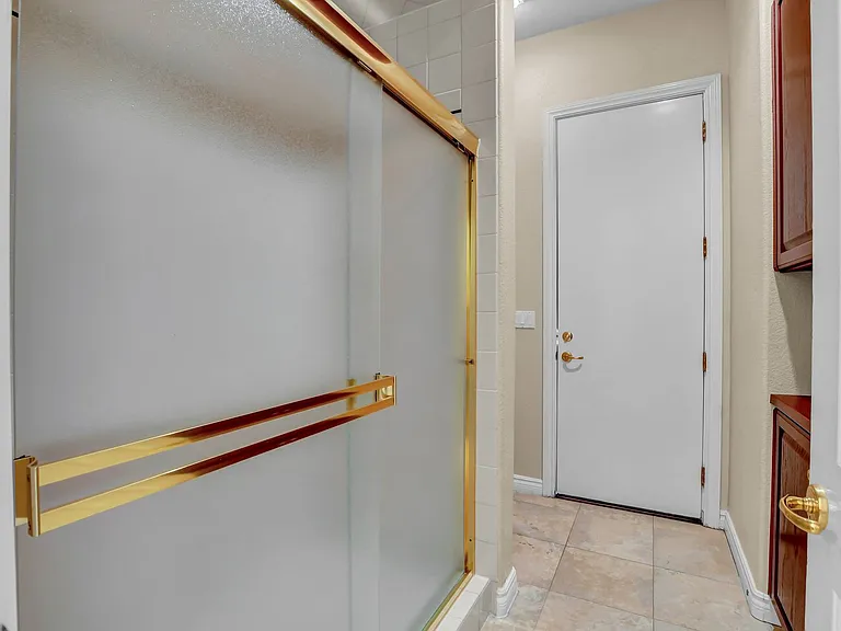 9101 Crystal Lake Ct — Photo 46