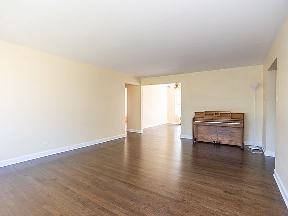 5th image of 6100 N Winchester Ave APT 3a