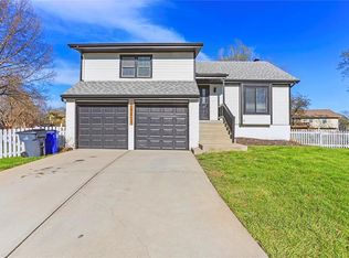 15207 S Navaho Dr, Olathe, KS 66062
