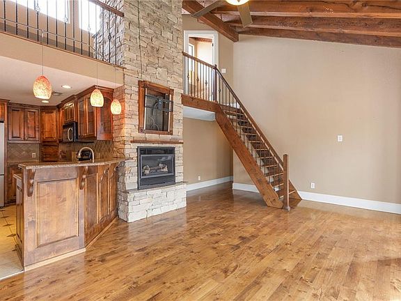 5th image of 1111 W 46th St APT 56