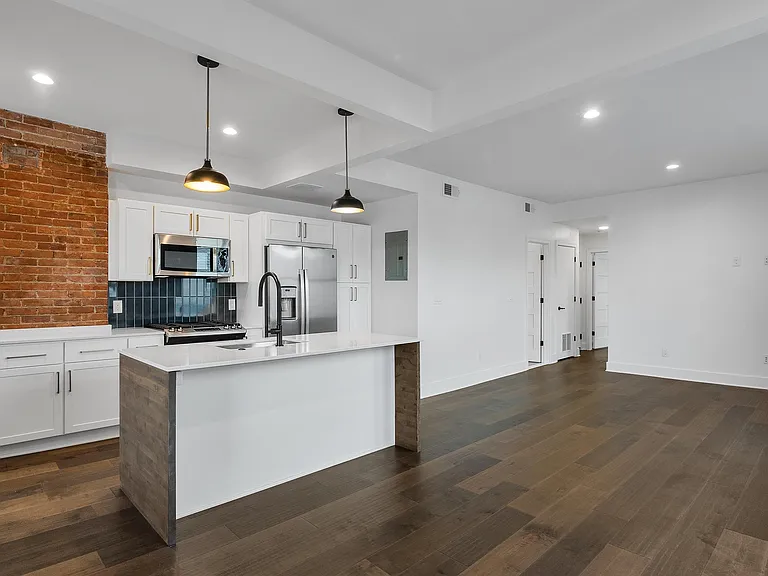 632 Prentis St — Photo 1