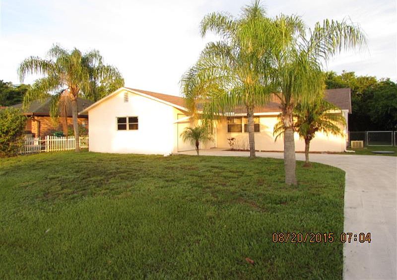 1st image of 1832 SE Floresta Dr