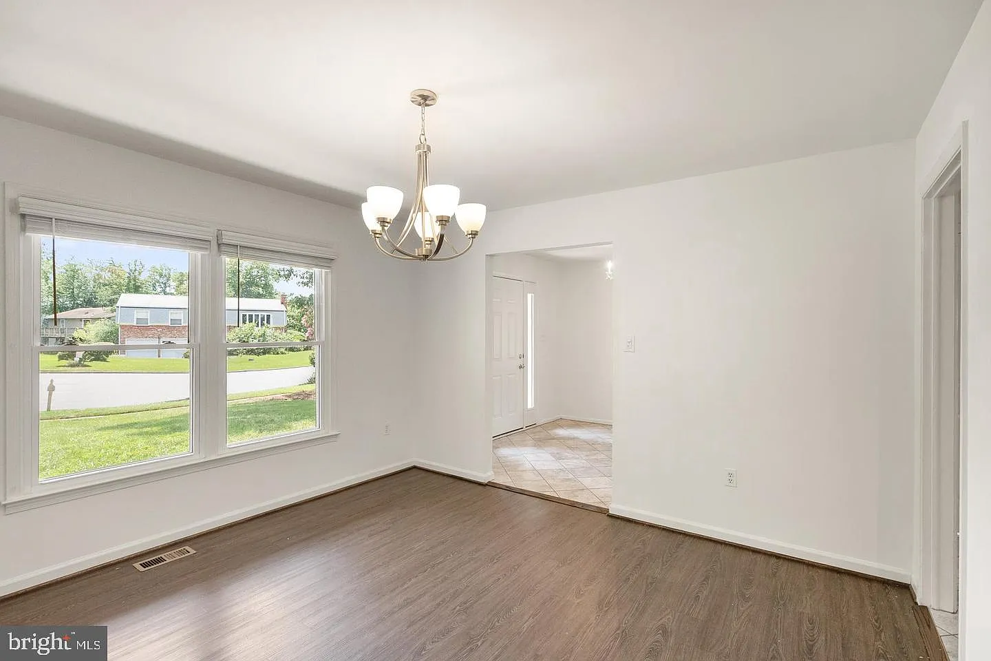 4 bed, 2.5 bath, 2428 sqft, $4,200 — Photo 4
