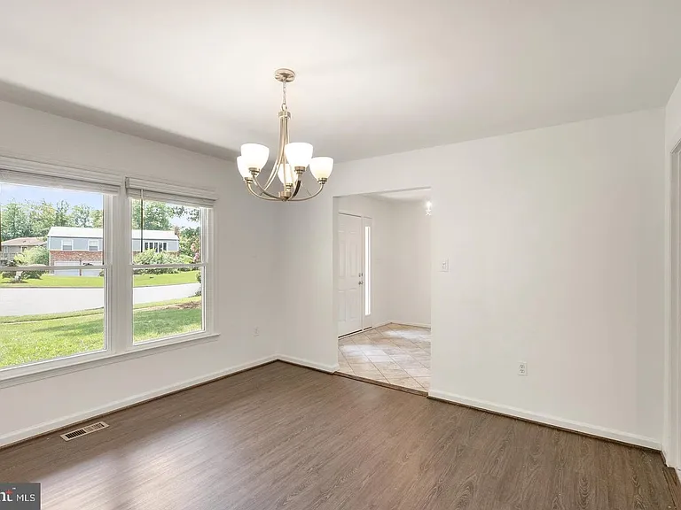 8902 Huxley Ct — Photo 4