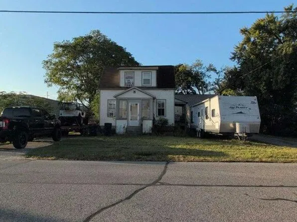 446 W 22nd St, Holland, MI 49423