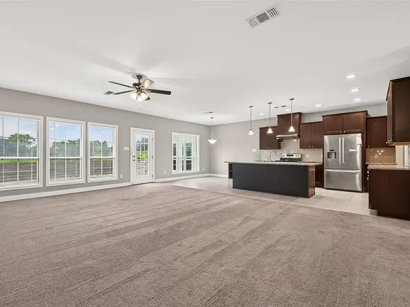22519 Chenango Lake Dr, Angleton, TX 77515