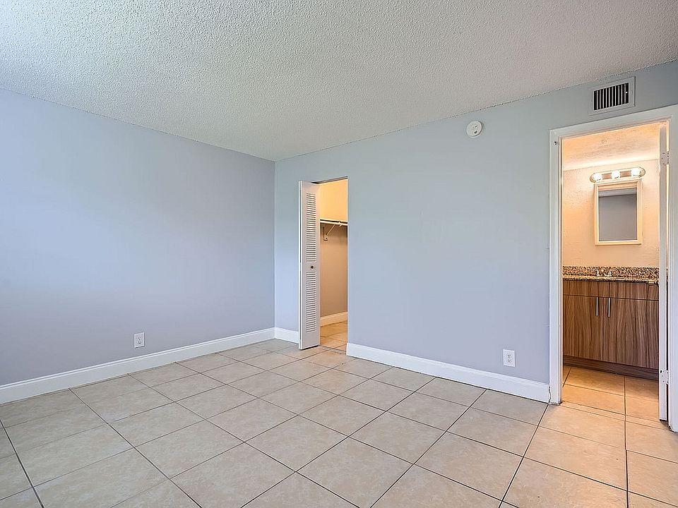 Primary Bedroom 3 - Viewmax Apartments