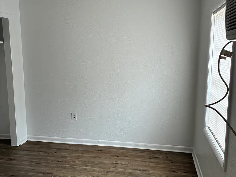 507 67th Ave N #5 — Photo 10