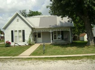 313 W Page St, Vandalia, MO 63382