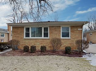 557 Sumac Rd, Highland Park, IL 60035