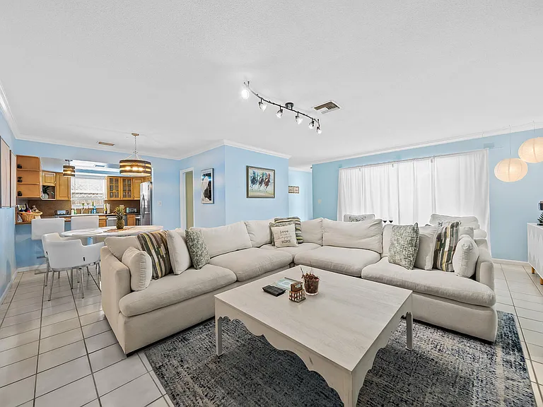 3240 Spanish River Dr — Photo 9