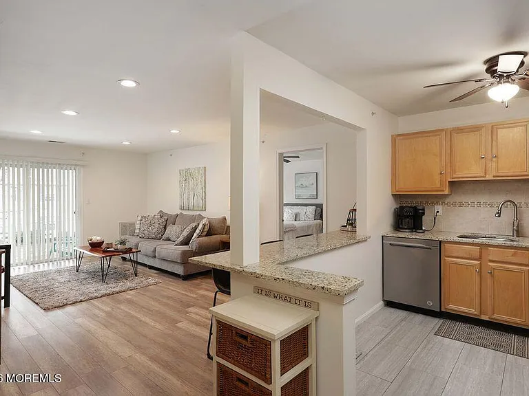 1015 Wedgewood Cir #1015 — Photo 6