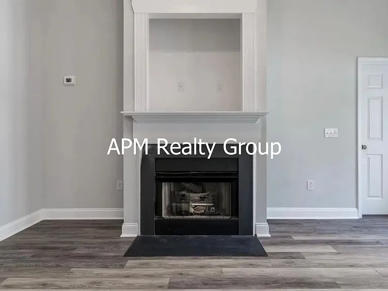 408 Summit Sq — Photo 5