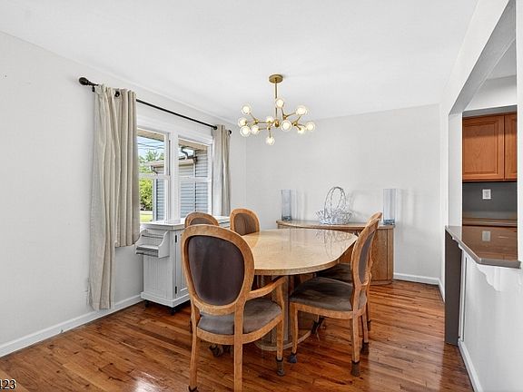 4th image of 407 Saint Marks St #2