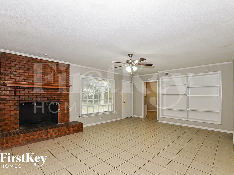 5819 Fox Lair Ave — Photo 2