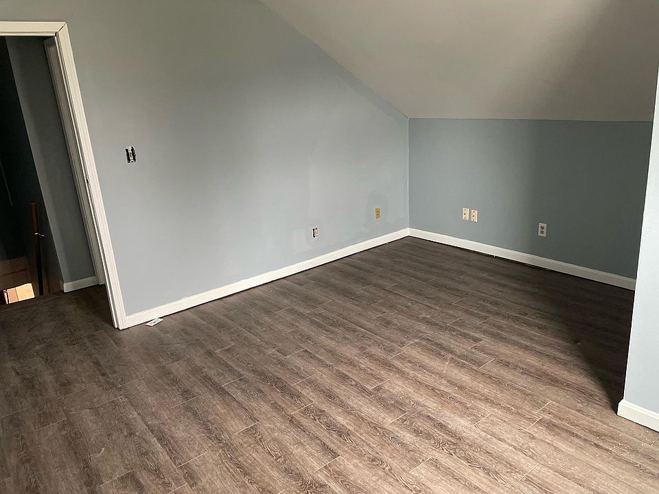 Street side bedroom
