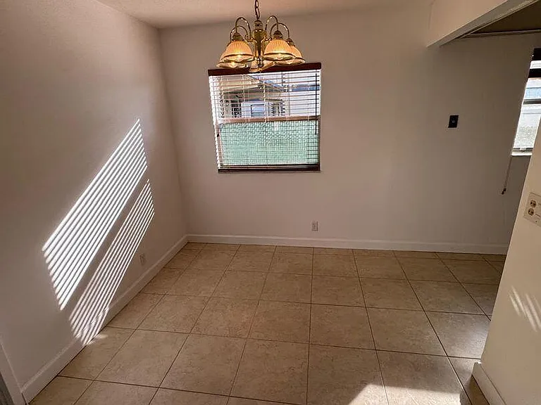 201 Brittany E — Photo 25