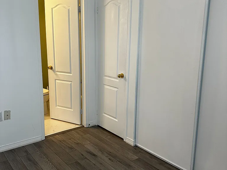54 Henderson Cres — Photo 8