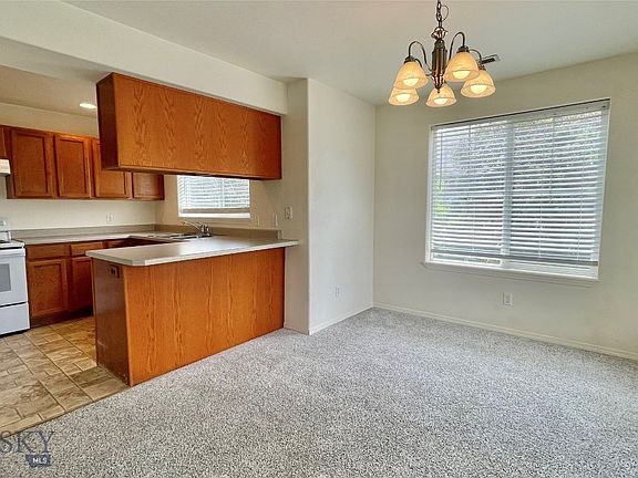 4th image of 1098 Longbow Ln #3G