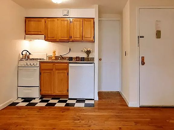 3rd image of 512 E 5th St APT 9