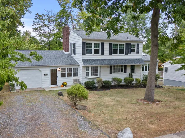 549 Park Dr, Woodbury, NJ 08096