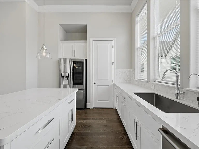 8612 Emnora Ln — Photo 13