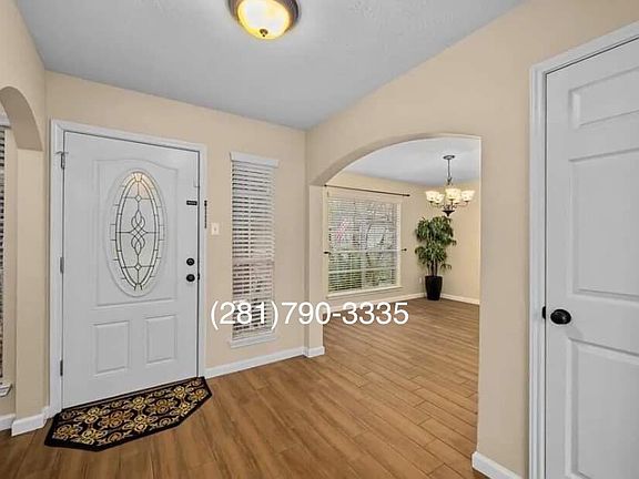 Entry left turn into Dining Rm