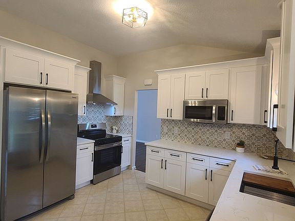 4th image of 27384 Linwood Cir