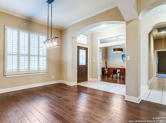 5th image of 129 Antler Cir
