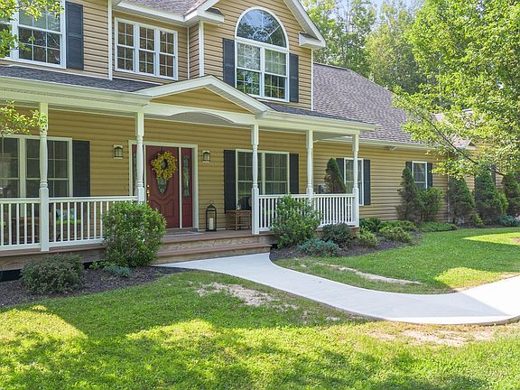 3rd image of 321 Hemlock Dr