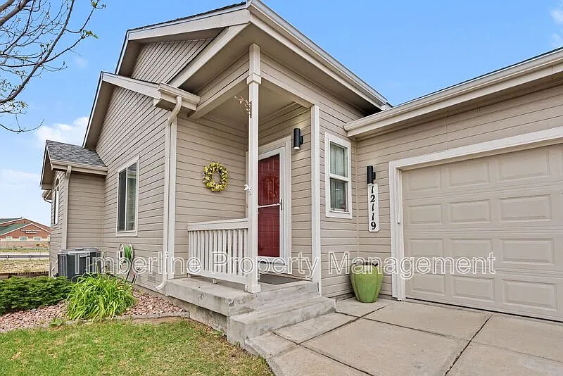 3 bed, 3.0 bath, 2200 sqft, $2,300 — Photo 3