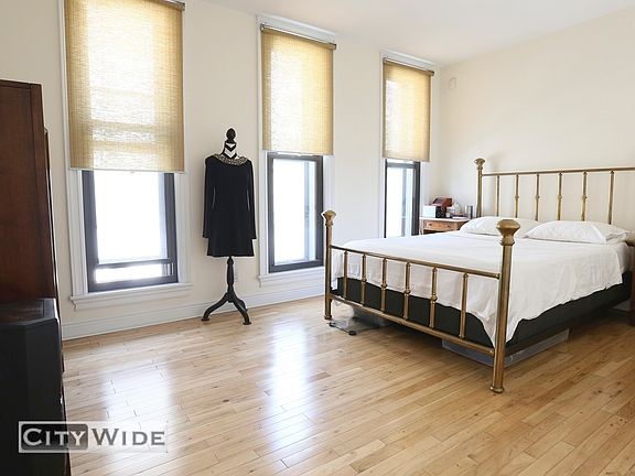 5th image of 1045 Lexington Ave #203
