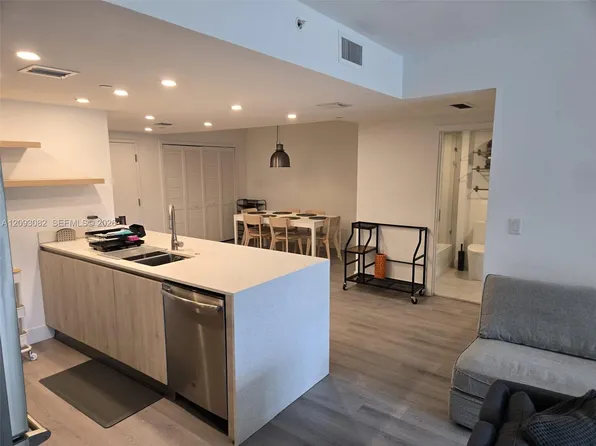 13800 Highland Dr #207, North Miami Beach, FL 33181