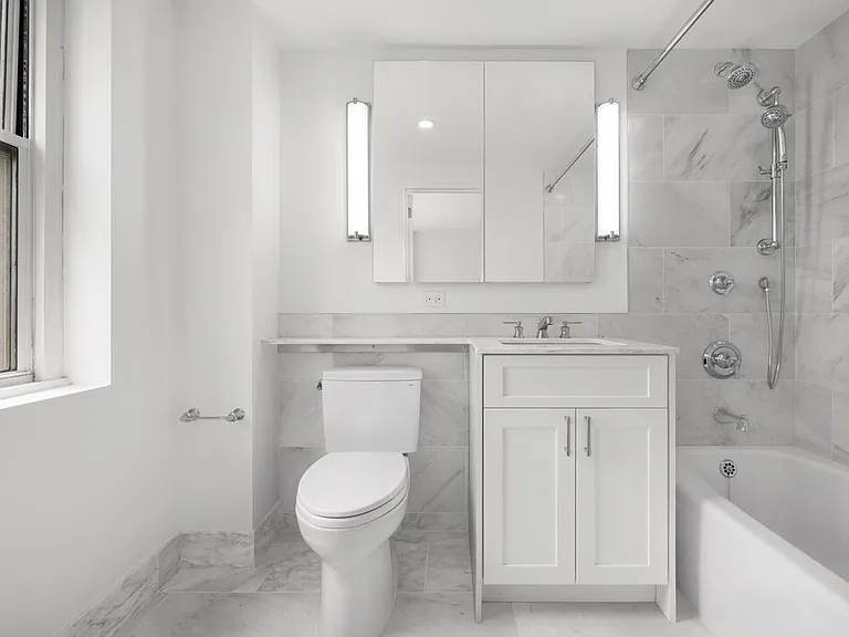 215 E 68th St #3L — Photo 16