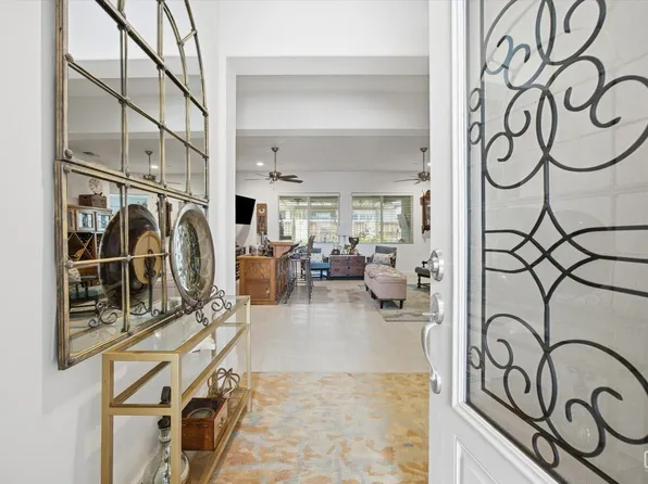 9106 Del Palma Dr, Bakersfield, CA 93314