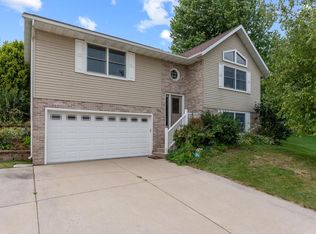 215 Kerri Anne Ct, Hartford, WI 53027