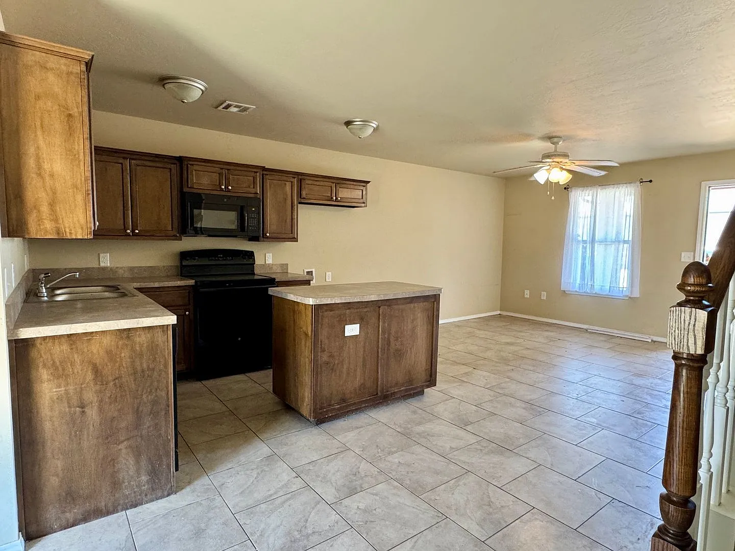 1305 Sw Washington Apt 1- Coming Soon! — Photo 2