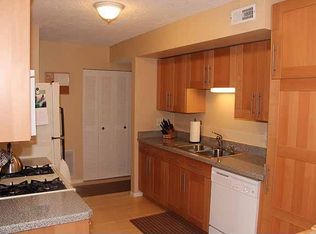 833 Wellington Ave, Elk Grove Village, IL 60007