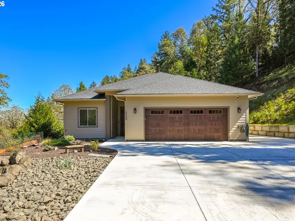 225 Summit Ridge Ln, Roseburg, OR 97471