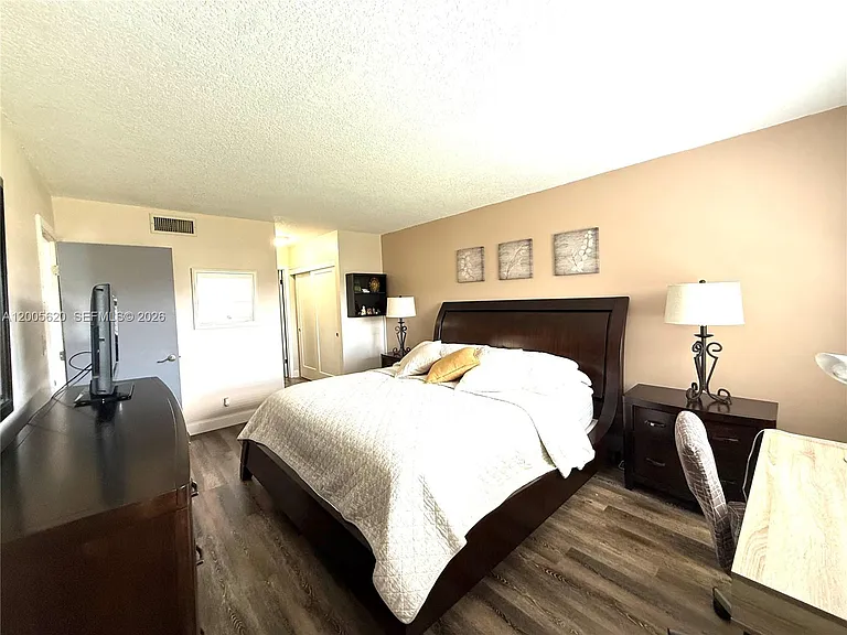 230 Lakeview Dr #307 — Photo 9