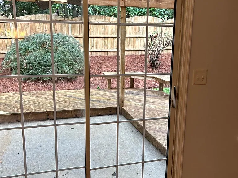 2530 Sheldon Pl — Photo 9