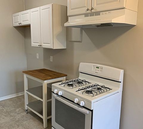 5th image of 1724 Huntington Dr APT 19